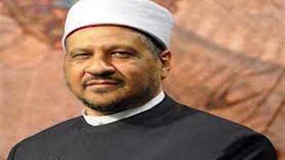 أمين الفتوى السابق عن إثم الرجل على عدم حجاب زوجته: ينبغي عليه مراعاة اللطف والحكمة في نصحه لها