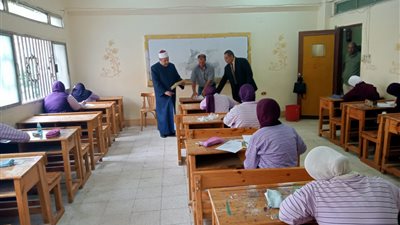 جولات لقيادات الأزهر على لجان امتحانات النقل الثانوي في يومها الأول.. ولجان متخصصة للمتابعة | صور