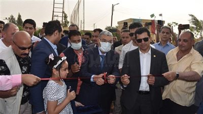 وزير الشباب ومحافظ المنيا يفتتحان منشأت رياضية بمركزي شباب سمالوط والبهنسا