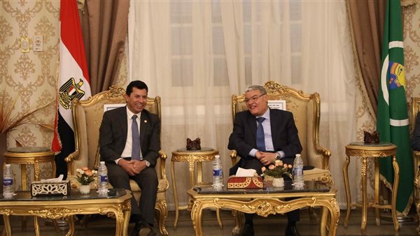 محافظ المنيا يستقبل