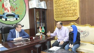 محافظ المنوفية يستمع لشكاوى المواطنين خلال لقائه اليومي بهم