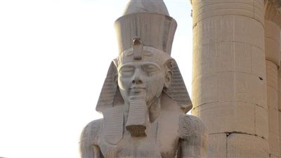 بعد عيون أبو الهول| مدير معبد الأقصر يوضح حقيقة نوم تمثال رمسيس الثاني