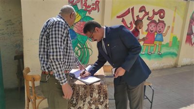 مدير تعليم الجيزة يتابع امتحانات الشهادة الإعدادية بمدارس الدقي وجنوب الجيزة