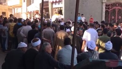 مات وهو بيستحمى في البحر.. أسرة شاب توفي غرقا ببحر جمصة تتلقى عزاءه بالدقهلية | بث مباشر