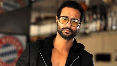 مين مركز معايا؟.. كريم فهمي: إيد بنتي اتكسرت ومكتبي اتسرق والسواق عمل حادثة بعربيتي