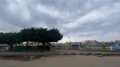 نشاط للرياح وفرص سقوط أمطار.. توقعات الأرصاد الجوية لطقس اليوم الخميس | بث مباشر