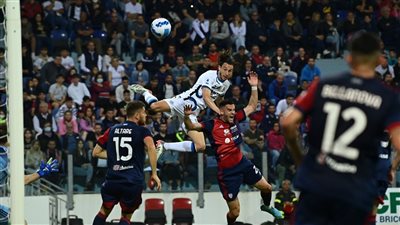 إنتر يفوز على كاليارى ويواصل مطاردة ميلان على لقب الدوري الإيطالي