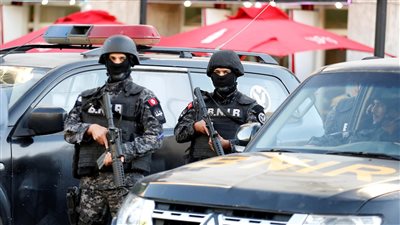 انفجار بمنزل وزير الداخلية التونسي وإصابة زوجته