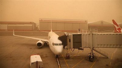 عودة حركة الطيران لـ مطار الكويت الدولي بعد توقف ساعتين ونص 