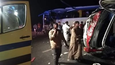 الدفع بـ 20 سيارة إسعاف لنقل مصابي حادث تصادم حافلتين بصحراوي سوهاج | صور