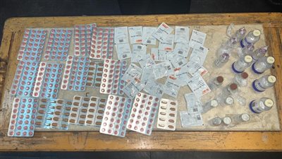 جمارك مطار القاهرة تضبط محاولة تهريب عدد من عبوات الأدوية البشرية