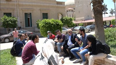 تفاصيل لقاء رئيس جامعة القاهرة بالطلاب خلال تفقده الحرم الجامعي