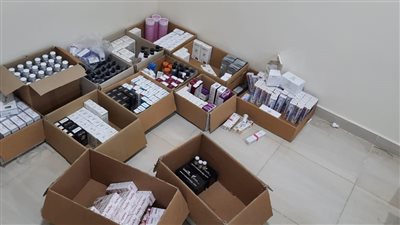 ضبط أدوية محظورة داخله.. غلق مركز شهير للجلدية والليزر بالمحلة