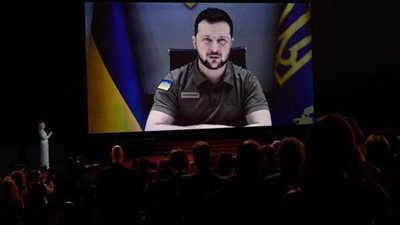 الرئيس الأوكراني زيلينسكي خلال ظهوره في مهرجان كان: أدعو السينما لعدم الصمت