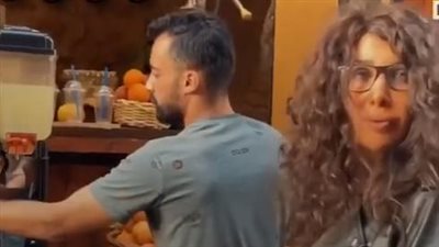 لم يعرفها أحد.. نانسي عجرم تتجول متنكرة بشوارع لبنان للاحتفال بعيد ميلادها الـ 39 | فيديو