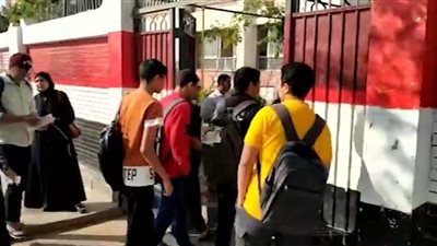 لأداء امتحان اللغة الأجنبية.. توافد طلاب الصف الأول الثانوي على لجان الامتحانات بالمنوفية | بث مباشر 