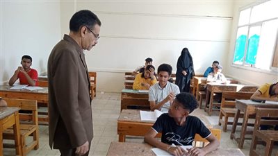 الهدوء والانضباط يسود لجان الشهادة الإعدادية بالغردقة | صور