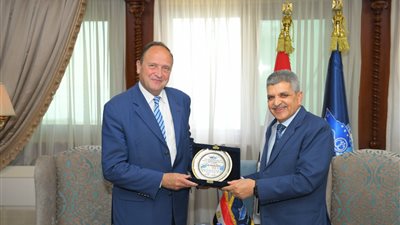 أسامة ربيع يبحث مستجدات مشروع المتحف العالمي لقناة السويس