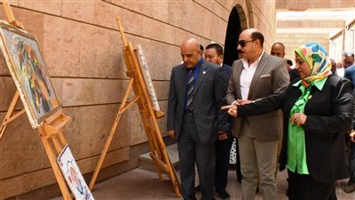 محافظ أسوان يفتتح معرض طلاب كلية الآثار بمتحف النوبة