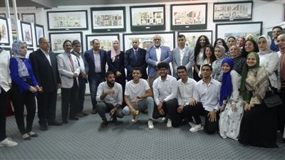 رئيس جامعة المنيا يفتتح المعرض السنوي الثالث لطلاب ديكور الفنون الجميلة