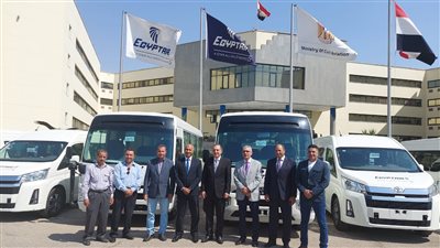 وزير الطيران يتفقد تحديث أسطول سيارات شركة مصر للطيران للخدمات الأرضية