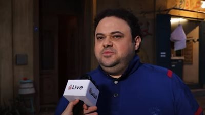 مدحت تيخا: تامر حسني إنسان عظيم.. اهتمّ بـ أجري ووجود اسمي على تتر فيلم بحبك