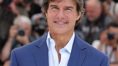 استقبال مميز لـ توم كروز على خشبة مسرح مهرجان كان السينمائي | صور