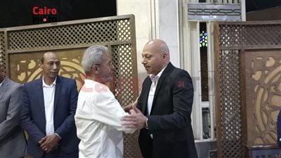 صبري فواز ويوسف إسماعيل أول الحاضرين بعزاء والد ضياء عبد الخالق | صور