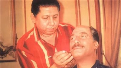 الماكيير محمد عشوب: أزمة دفعت أحمد زكي لمحاولة الانتحار.. وعندما زرت قبره وجدته مهدّما 