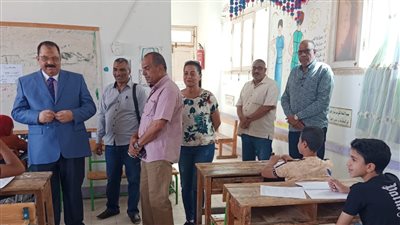 رئيس مدينة سفاجا يتفقد سير أعمال لجان الامتحانات لصفوف النقل بالمرحلة الثانوية