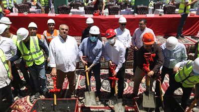 وزير الإسكان: الانتهاء من جميع الهياكل الرئيسية للأبراج بمنطقة الأعمال المركزية بالعاصمة الإدارية | صور