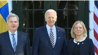 بايدن يستقبل نظيره الفنلندي ورئيسة وزراء السويد لبحث انضمام بلديهما لـ الناتو