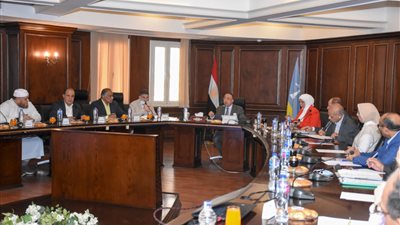 محافظ الإسكندرية يجتمع مع نواب المحافظة لمناقشة مشاكل المواطنين