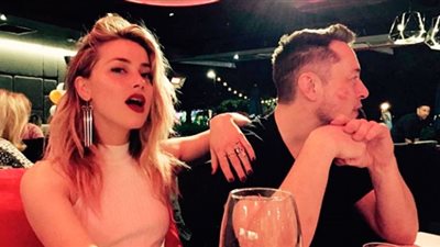 صديق آمبر هيرد: خانت جوني ديب وأقامت علاقة ثلاثية مع إيلون ماسك والممثلة كارا ديليفين