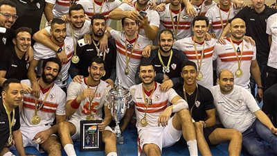 شاهد احتفال لاعبي يد الزمالك عقب التتويج بكأس الكؤوس الإفريقية