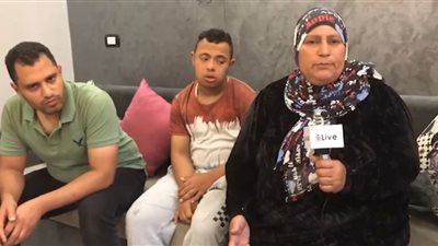 عايروه لأنه من ذوي الهمم.. والدة الشاب ضحية التنمر بالقليوبية: المتهمين بهدلوه وعايزة حق ابني