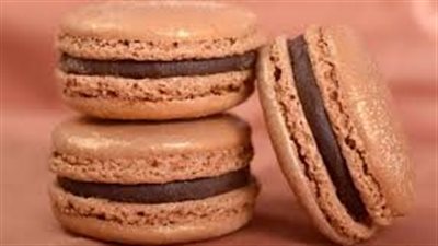 طريقة عمل حلوى الماكرون الفرنسي بالشوكولاتة 