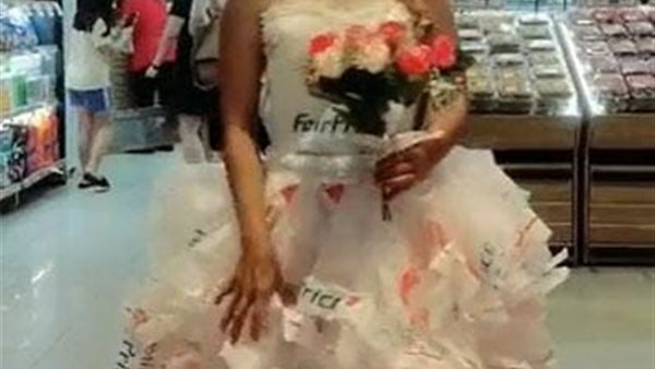 فستان بلاستيك 