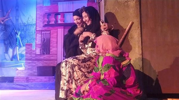 العرض المسرحي ثورة