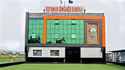 تأخروا في دفع المصروفات.. ولي أمر تتهم مدير مدرسة بحبس بناتها 5 ساعات داخل فصل بكفر الدوار