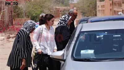 بث مباشر | انهيار أشقاء سمير غانم خلال زيارتهم قبره في ذكرى وفاته الأولى