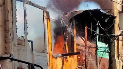 ماس كهربائي وراء حريق شقة سكنية مسقوفة بالخشب في الإسكندرية 