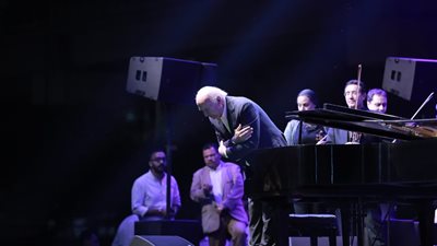 عمر خيرت يتألق بحفل عالمي في مركز القاهرة الدولي للمؤتمرات | صور 