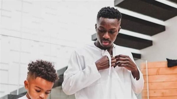 إدريسا جاي مع نجله