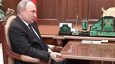 عميل بريطاني سابق في روسيا: قبضة بوتين على السلطة تتلاشى بسبب وضعه الصحي