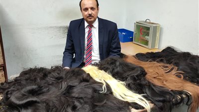 جمارك مطار برج العرب تضبط محاولة تهريب عدد من بواريك الشعر الطبيعي