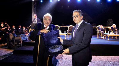 وزير السياحة يشارك في حفل التخرج السنوي لبرامج الدراسات العليا بجامعة أسلسكا - مصر | صور 