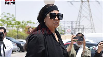 تفاصيل تعطل سيارة فيفي عبده بعد دفن سمير صبري وعودتها على ونش |فيديو 