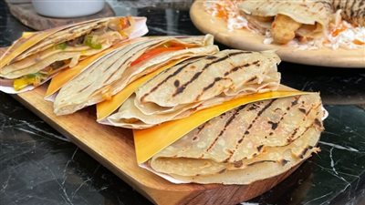 بالمقادير.. طريقة عمل الكريب الحادق بالفراخ والسجق مثل المطاعم