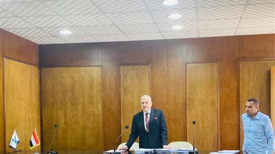 رئيس شركة مياه القليوبية يتابع اختبارات وظائف المهندسين